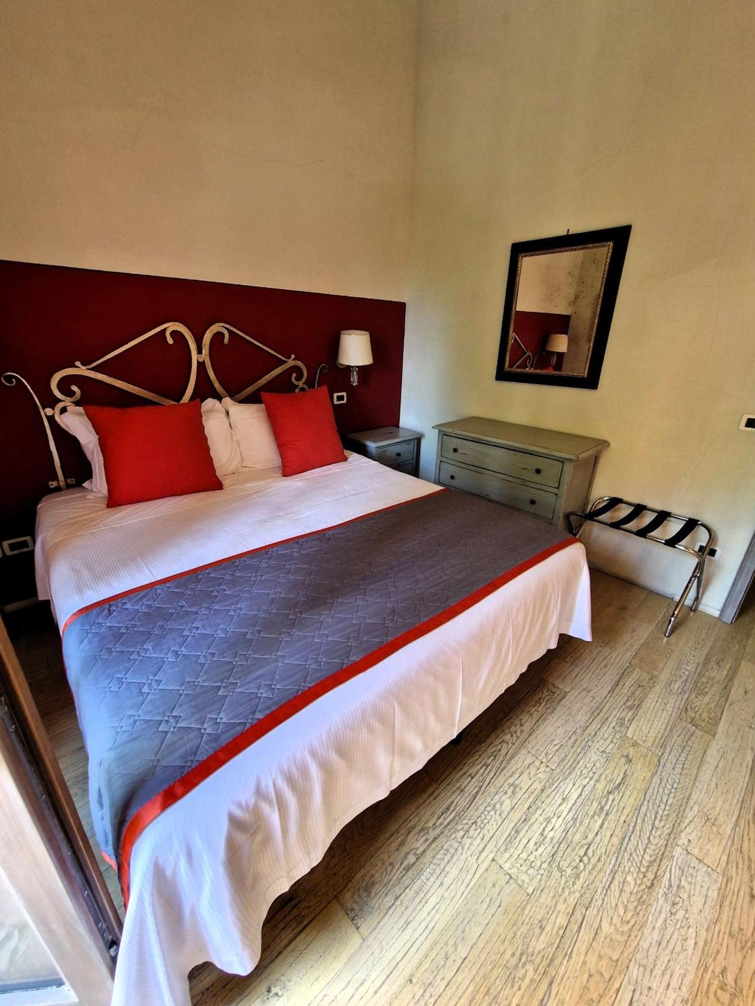 Borgo Dolciano Villa คิอูซี ภายนอก รูปภาพ